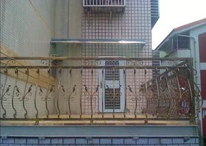 松木平台鍛鐵欄杆